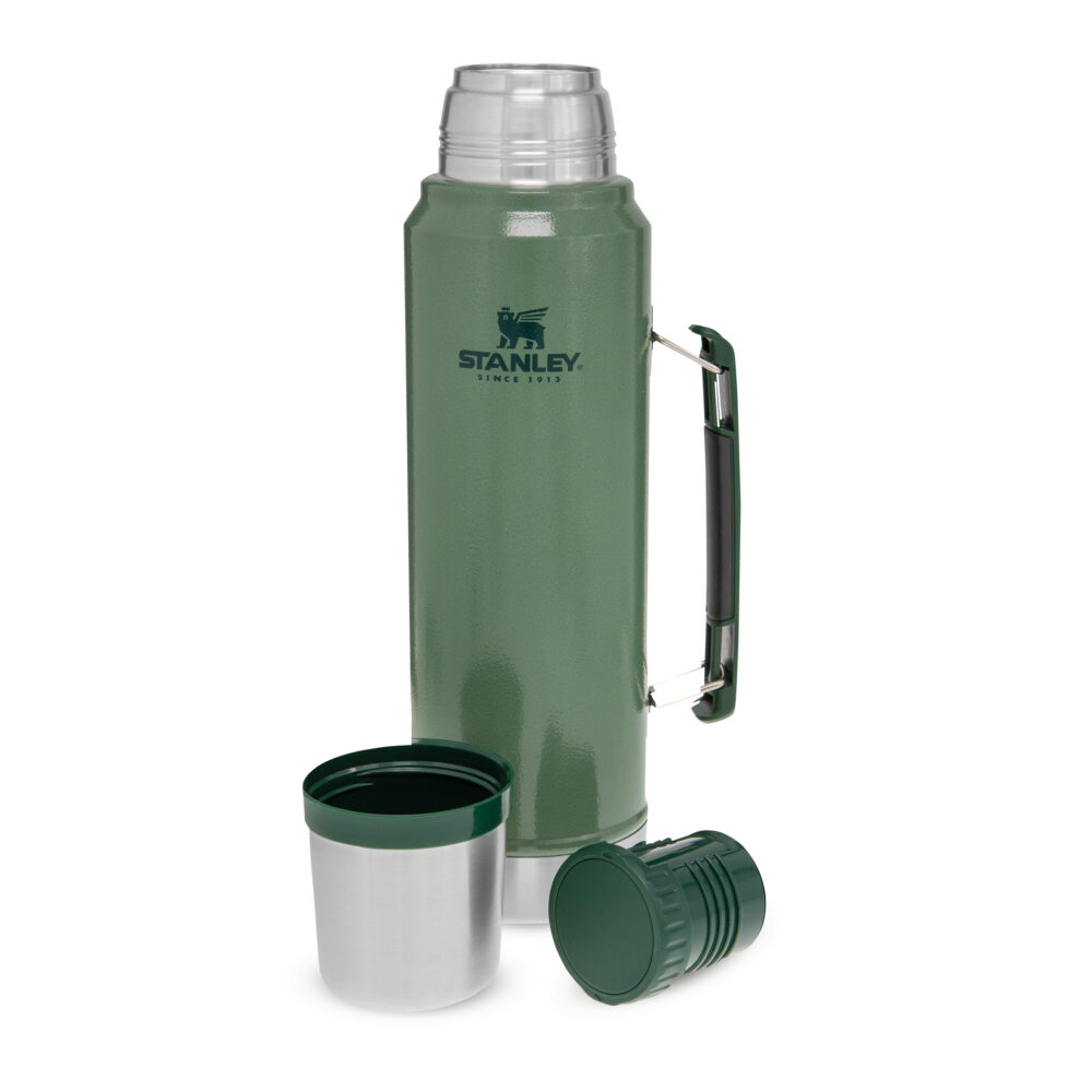 Klassisk grøn Stanley termoflaske til outdoorbrug